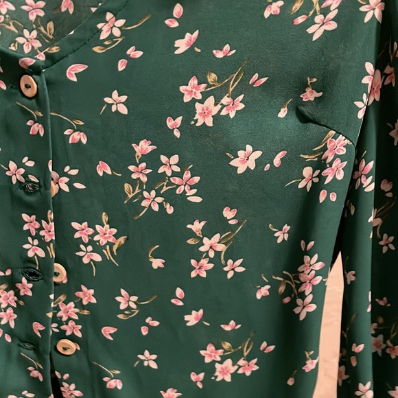 Beautiful Gook Luck Gem green blouse with small pink and white flowers. - Picture 2 of 4